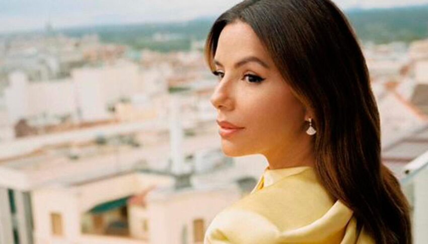 Eva Longoria y las uñas de ensueño en la revista Marie Claire